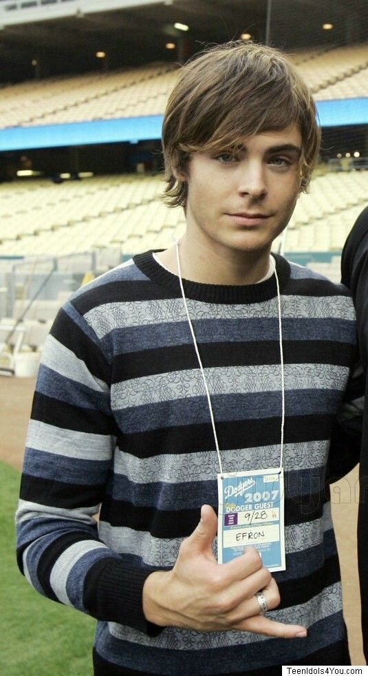 zac_efron_1191171050.jpg